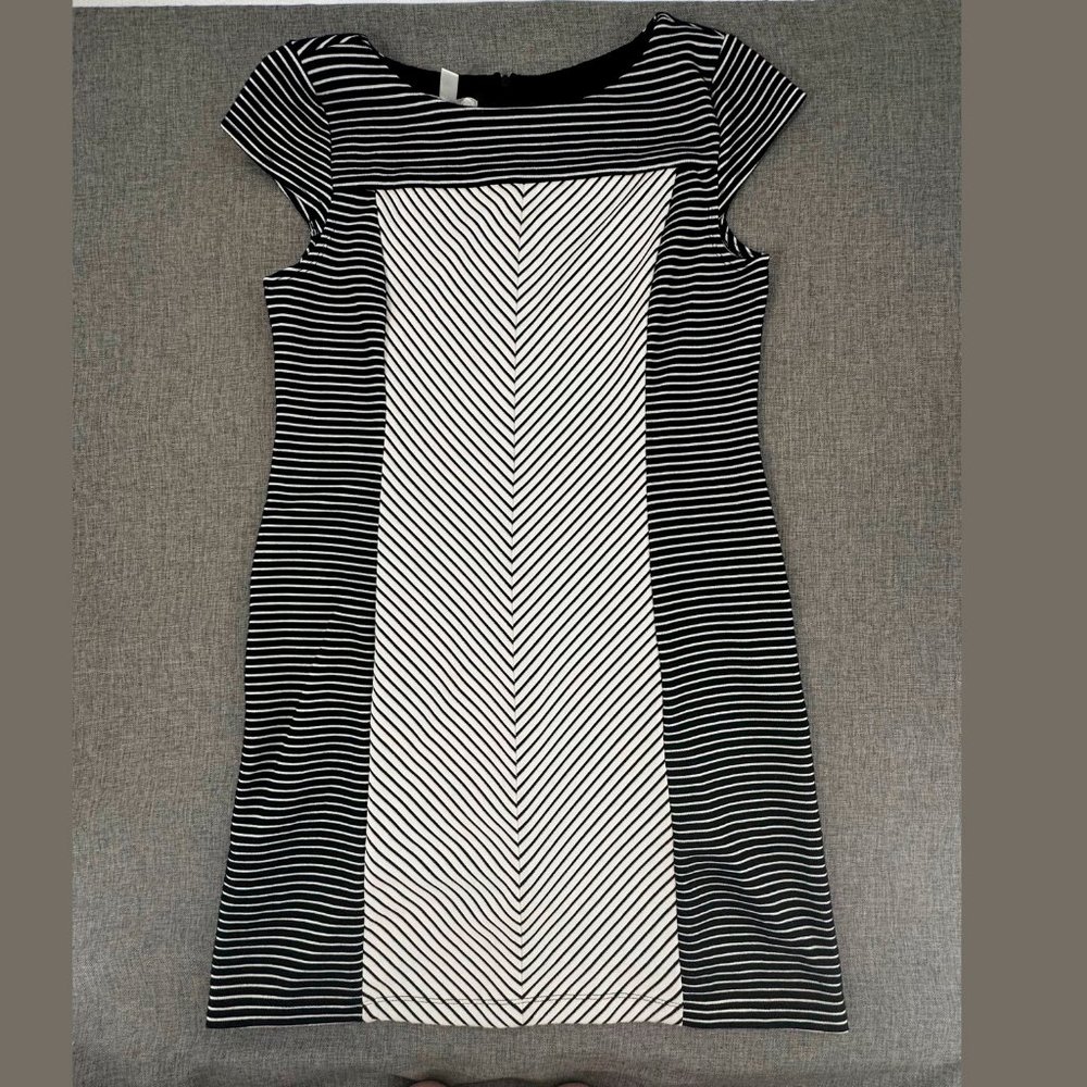 Dressbarn Sheath Knit Dress Sz 14 Black & White Cap Sleeve Striped Polyester Ray